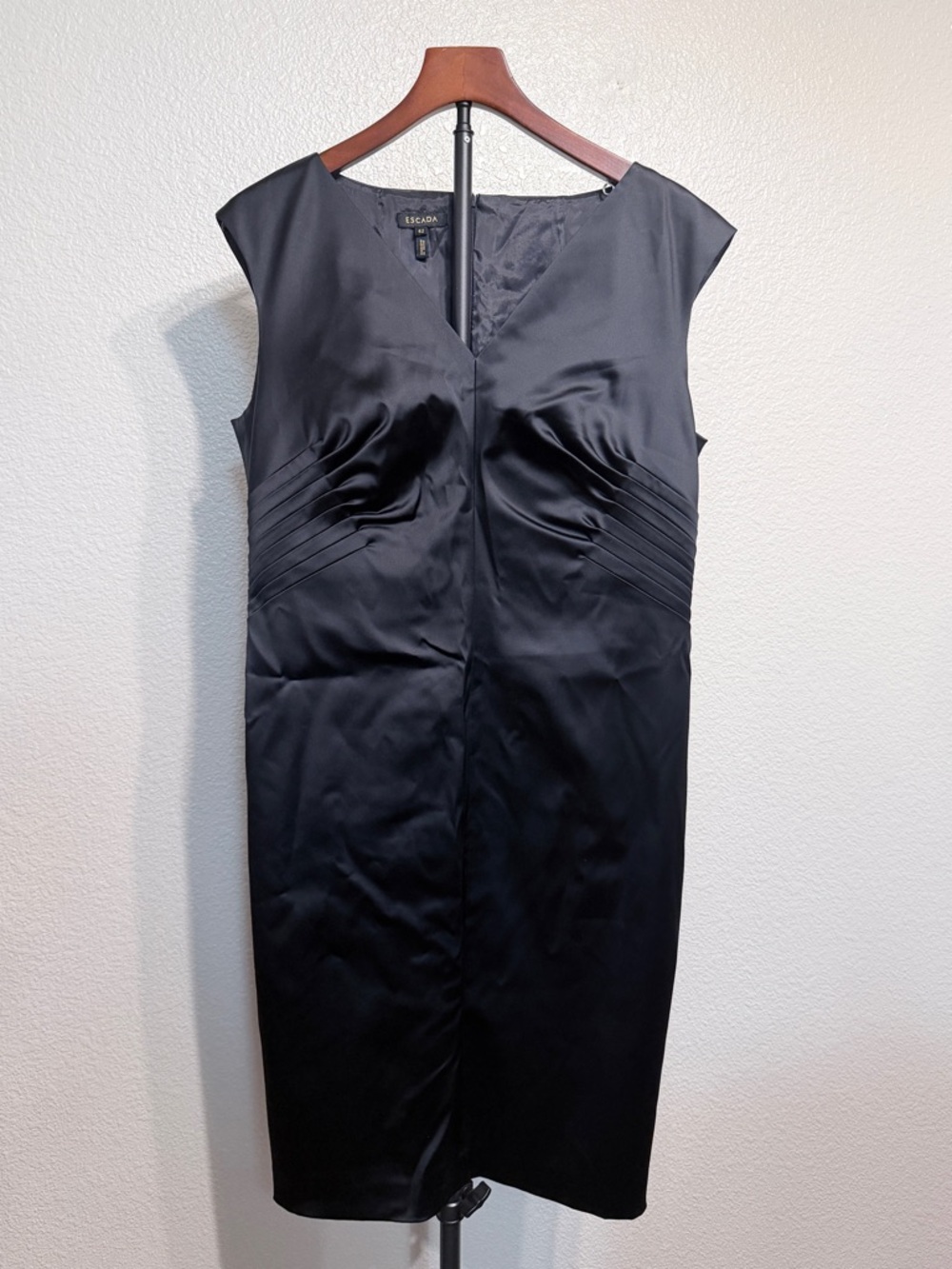 Escada Navy Blue Satin Sleeveless V-Neck Sheath Dress - EU Size 42 (US 10-12)